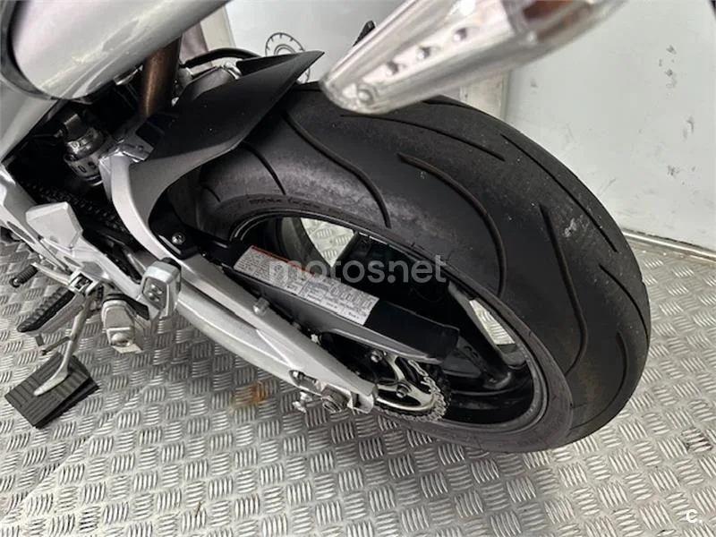 Suzuki GSR 600 – Vista 23