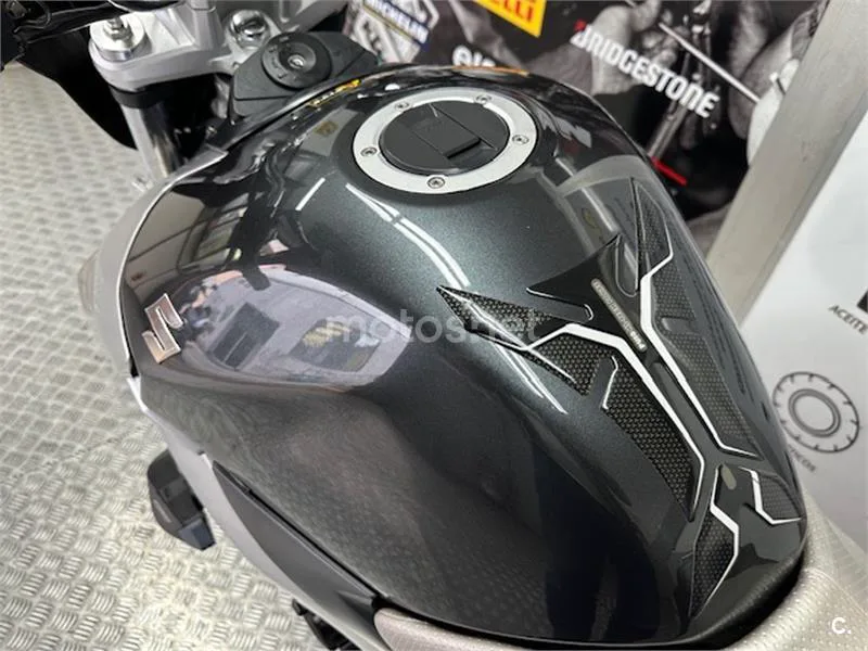 Suzuki GSR 600 – Vista 25