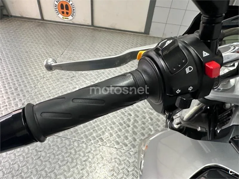 Suzuki GSR 600 – Vista 26