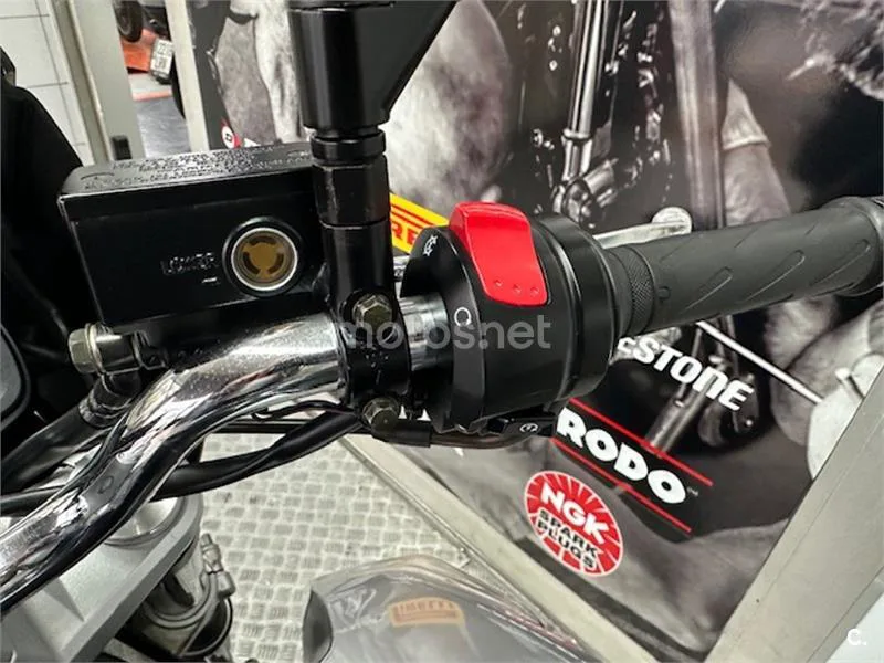 Suzuki GSR 600 – Vista 27