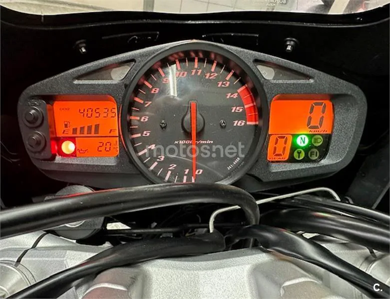 Suzuki GSR 600 – Vista 28