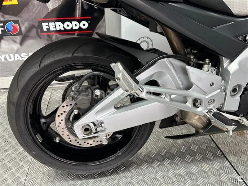 Suzuki GSR 600 – Vista 6