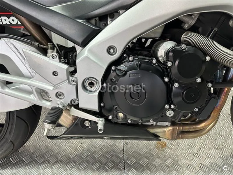 Suzuki GSR 600 – Vista 7