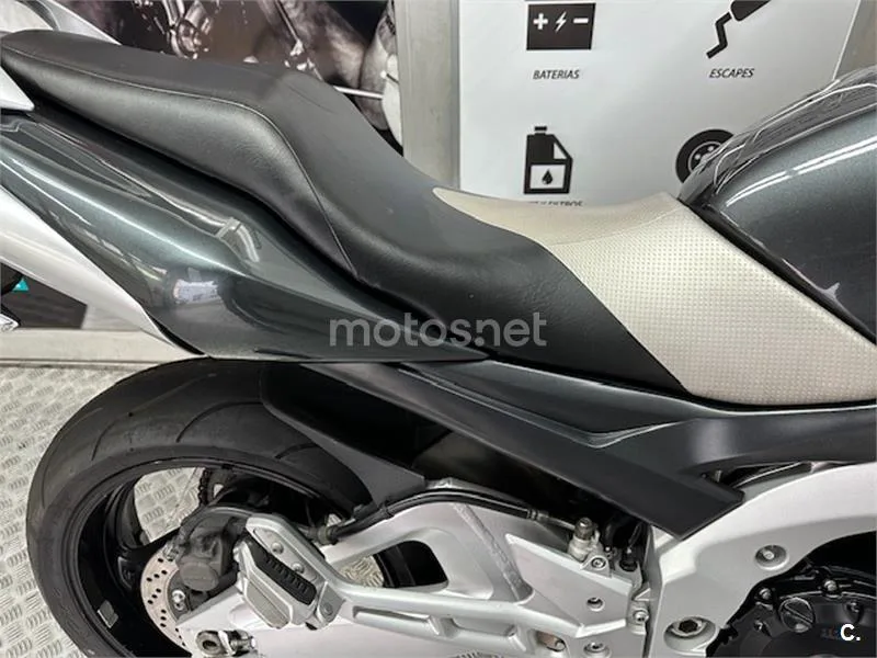Suzuki GSR 600 – Vista 8