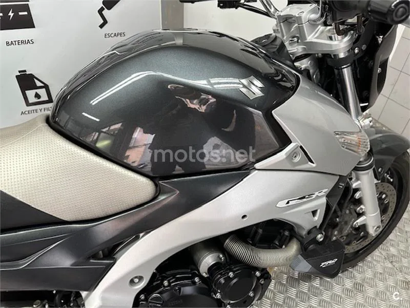 Suzuki GSR 600 – Vista 9
