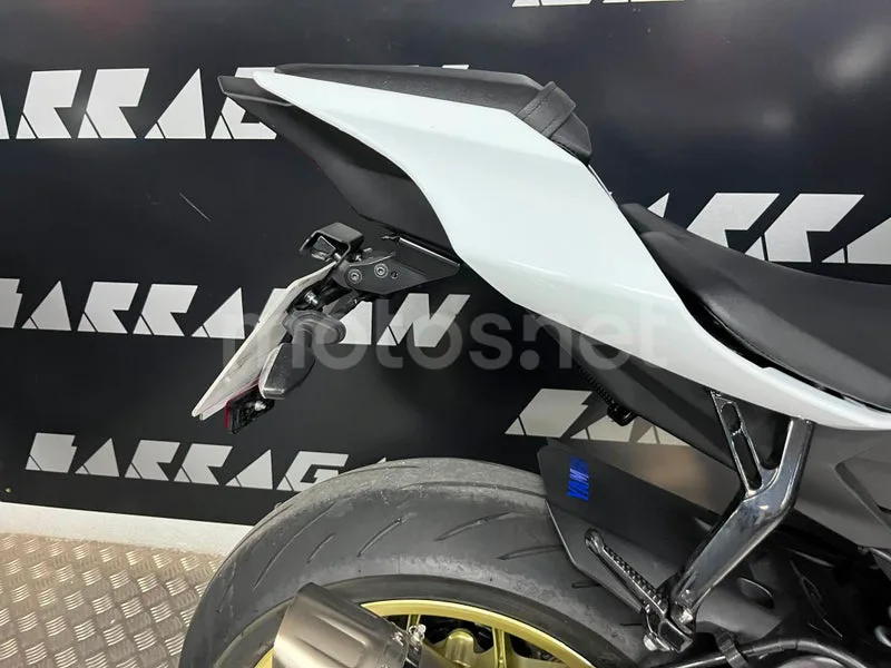 Yamaha YZF-R1 - Vista 4