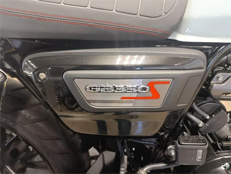 Honda GB350S - Vista 4