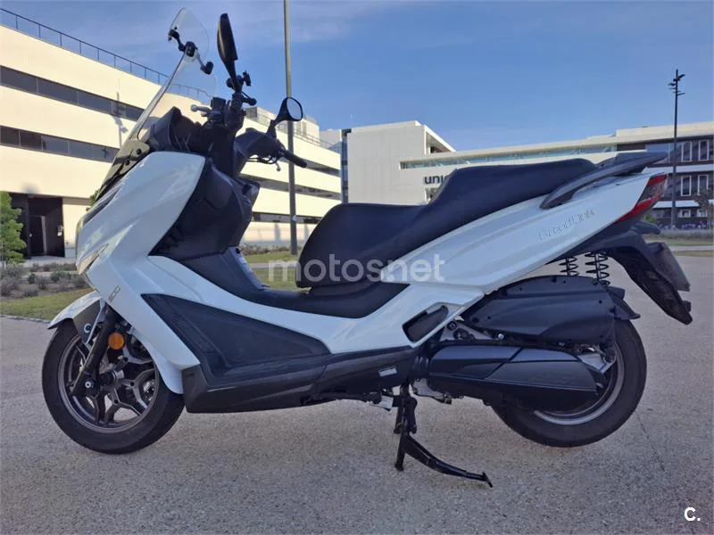 Kymco Grand Dink 300 - Vista 9