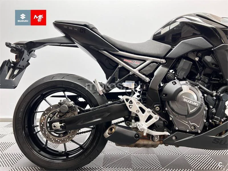 Suzuki GSX-8R - Vista 4
