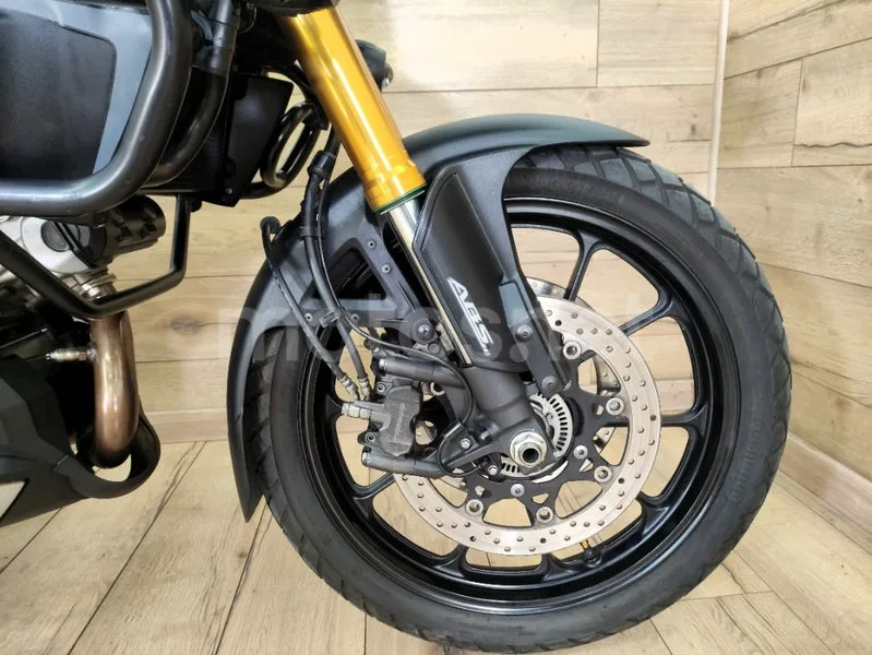 Suzuki V-Strom 1000 - Vista 13