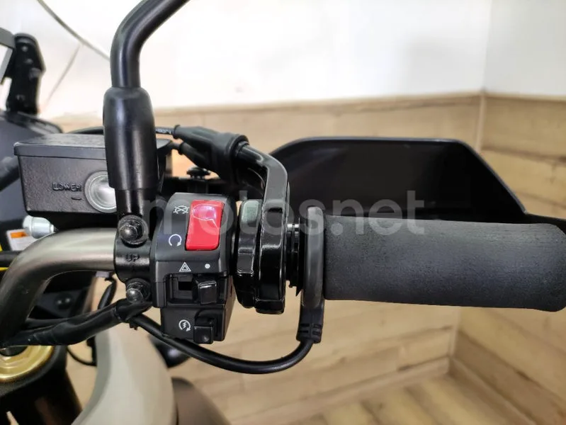 Suzuki V-Strom 1000 - Vista 16