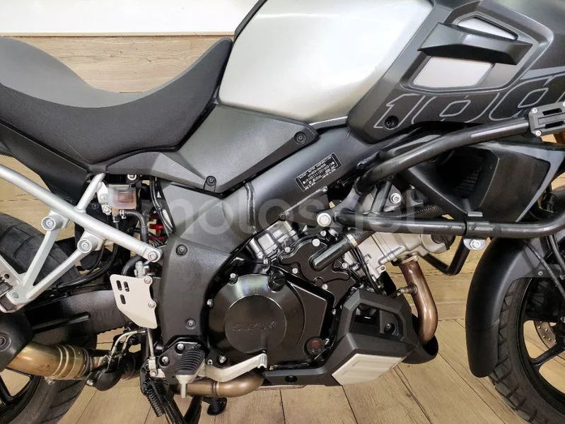 Suzuki V-Strom 1000 - Vista 9