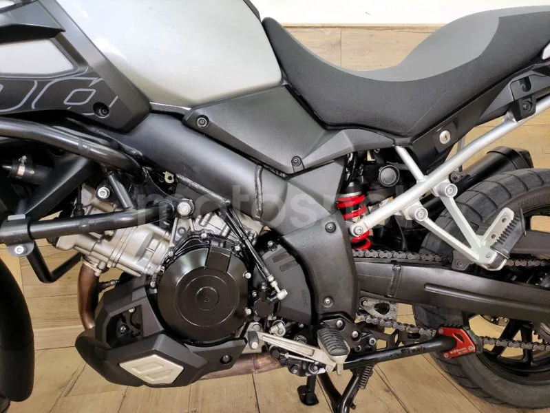 Suzuki V-Strom 1000 - Vista 10