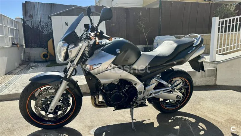 Suzuki GSR 600 – Vista 3