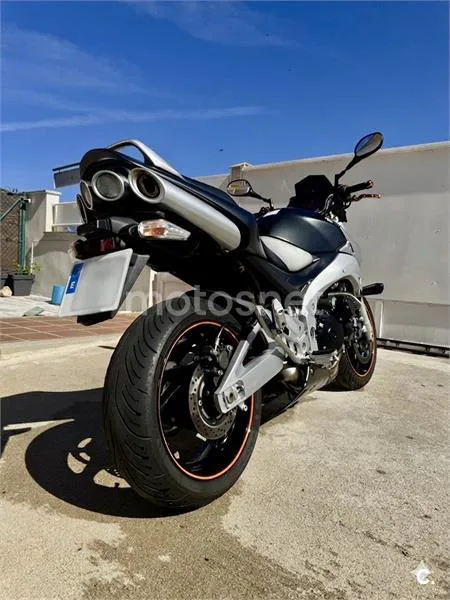 Suzuki GSR 600 – Vista 7
