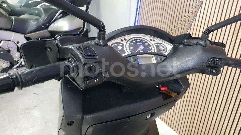 Yamaha XMAX 125 - Vista 24