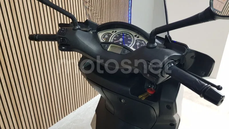 Yamaha XMAX 125 - Vista 8