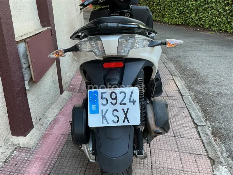 Piaggio MP3 - Vista 3