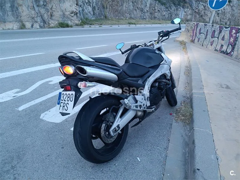 Suzuki GSR 600 – Vista 5