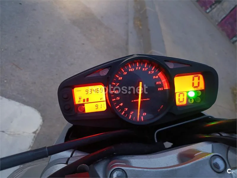 Suzuki GSR 600 – Vista 10