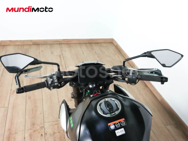 Kawasaki Z900 - Vista 11