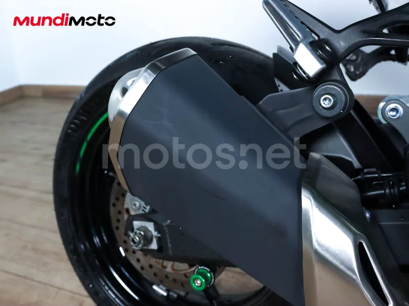 Kawasaki Z900 - Vista 13