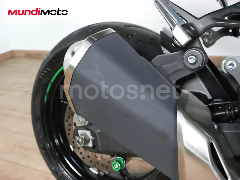 Kawasaki Z900 - Vista 16