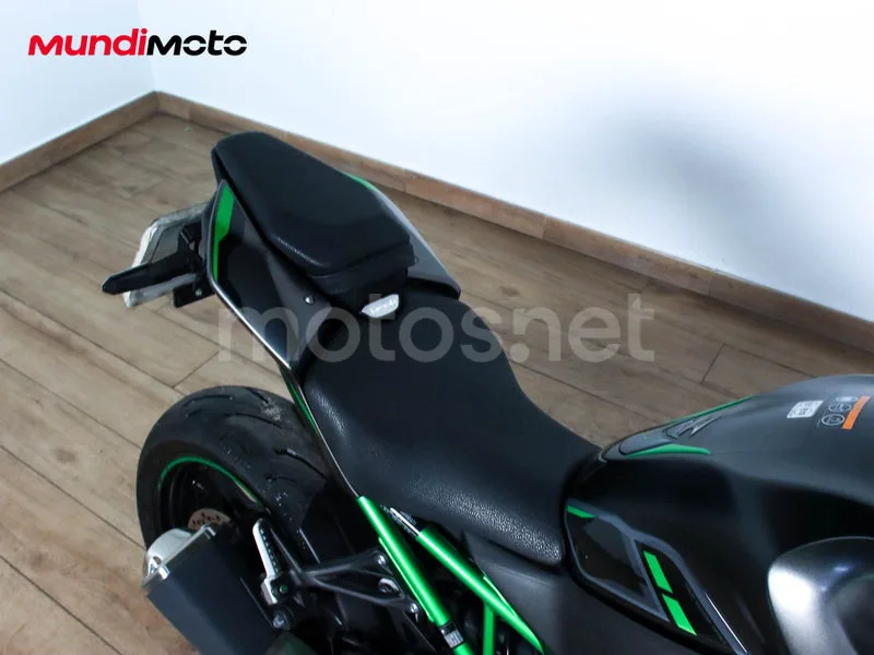 Kawasaki Z900 - Vista 19