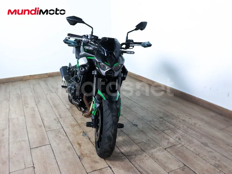 Kawasaki Z900 - Vista 20