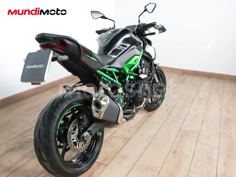 Kawasaki Z900 - Vista 3