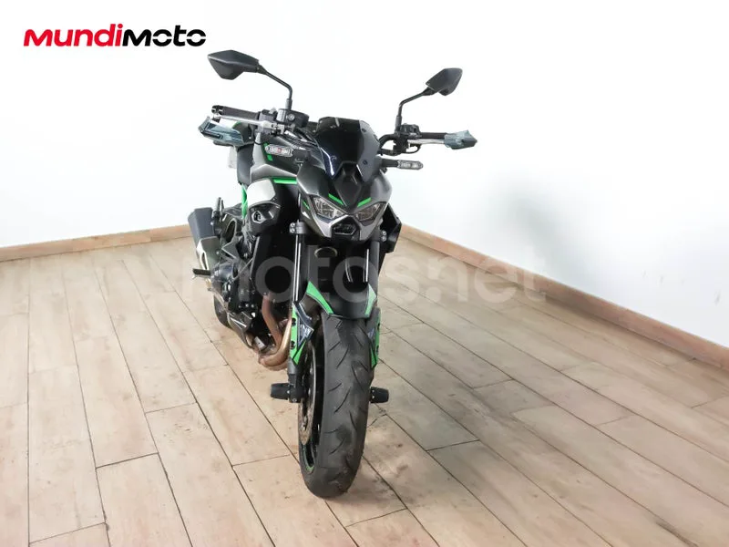 Kawasaki Z900 - Vista 22