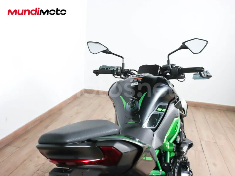 Kawasaki Z900 - Vista 4