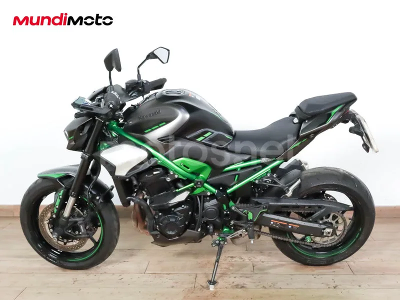 Kawasaki Z900 - Vista 6