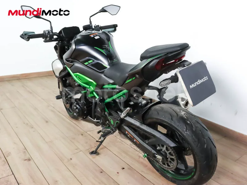 Kawasaki Z900 - Vista 8