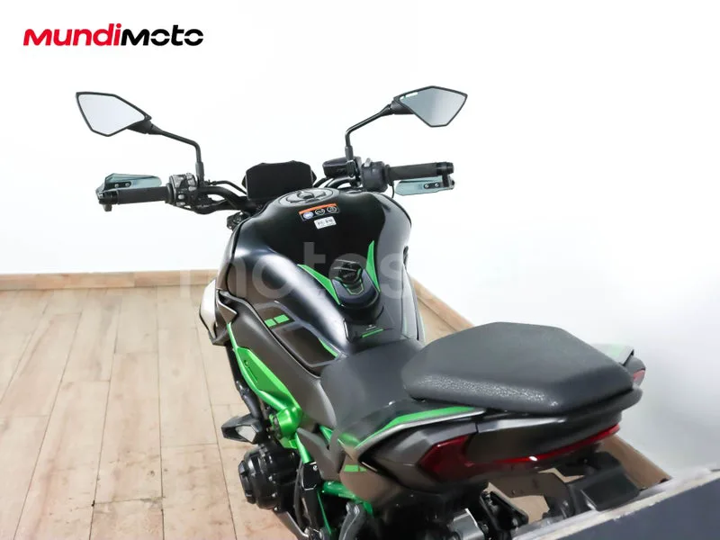 Kawasaki Z900 - Vista 9