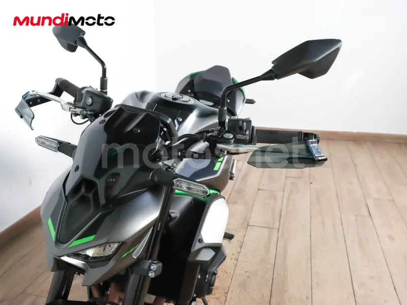 Kawasaki Z900 - Vista 10