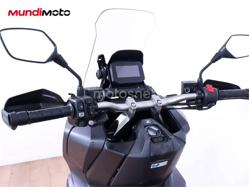 Honda ADV350 - Vista 11