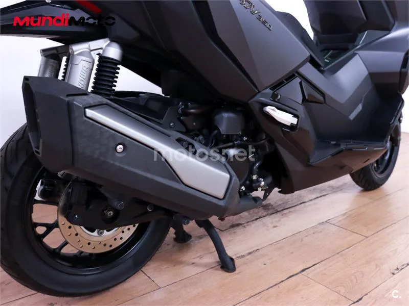 Honda ADV350 - Vista 4