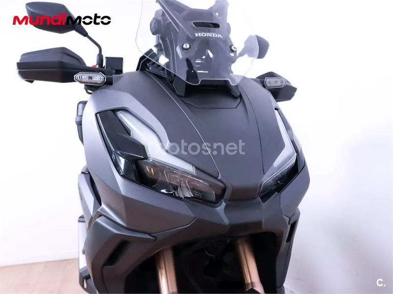 Honda ADV350 - Vista 5