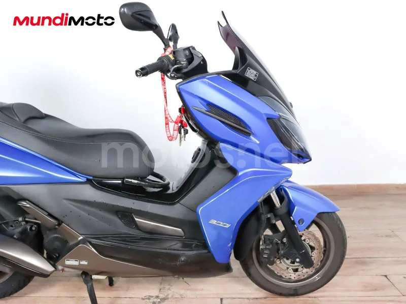 Kymco K-XCT 300i - Vista 33