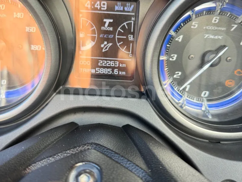 Yamaha TMAX 560 - Vista 10