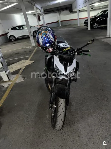 Kawasaki Z800 – Vista 3