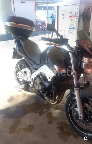 Suzuki GSR 600 – Vista 3