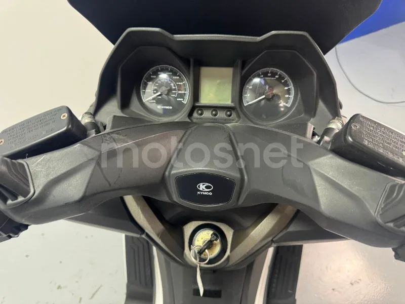 Kymco Grand Dink 300 – Vista 12