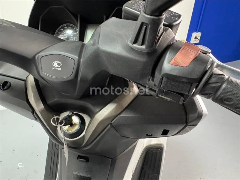 Kymco Grand Dink 300 – Vista 13