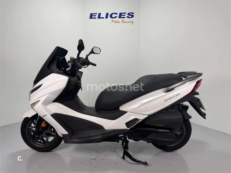 Kymco Grand Dink 300 – Vista 16