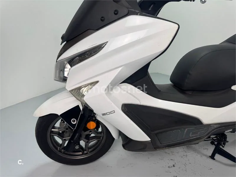 Kymco Grand Dink 300 – Vista 18