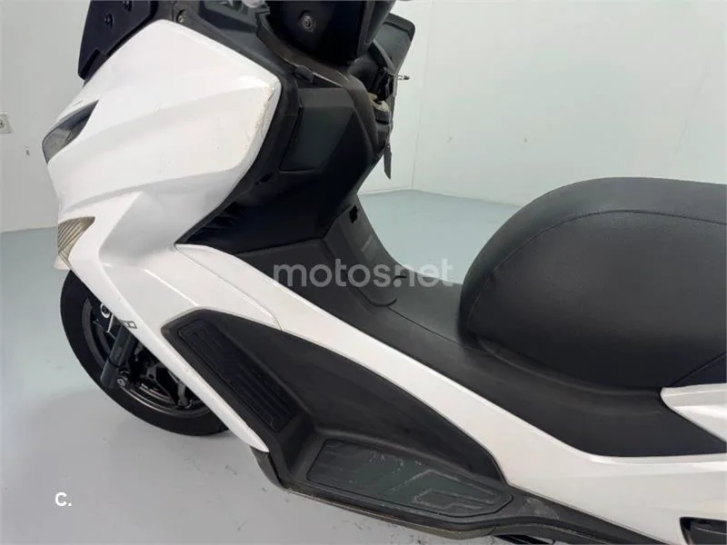 Kymco Grand Dink 300 – Vista 19