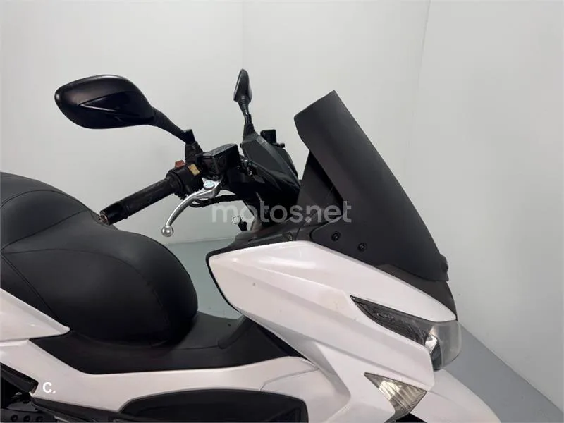 Kymco Grand Dink 300 – Vista 3