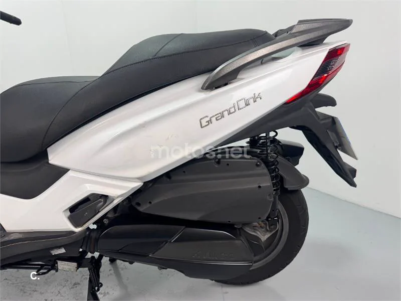 Kymco Grand Dink 300 – Vista 22